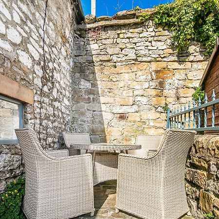 The Artists Loft - A Superb Cottage Sensitively Converted From A Grade II Listed 17Th Century Building Bakewell Exterior photo