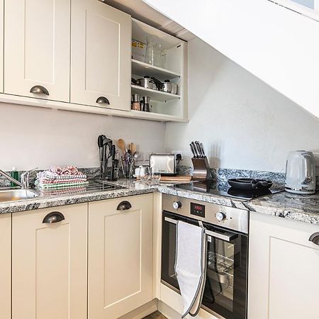 The Artists Loft - A Superb Cottage Sensitively Converted From A Grade II Listed 17Th Century Building Bakewell Exterior photo