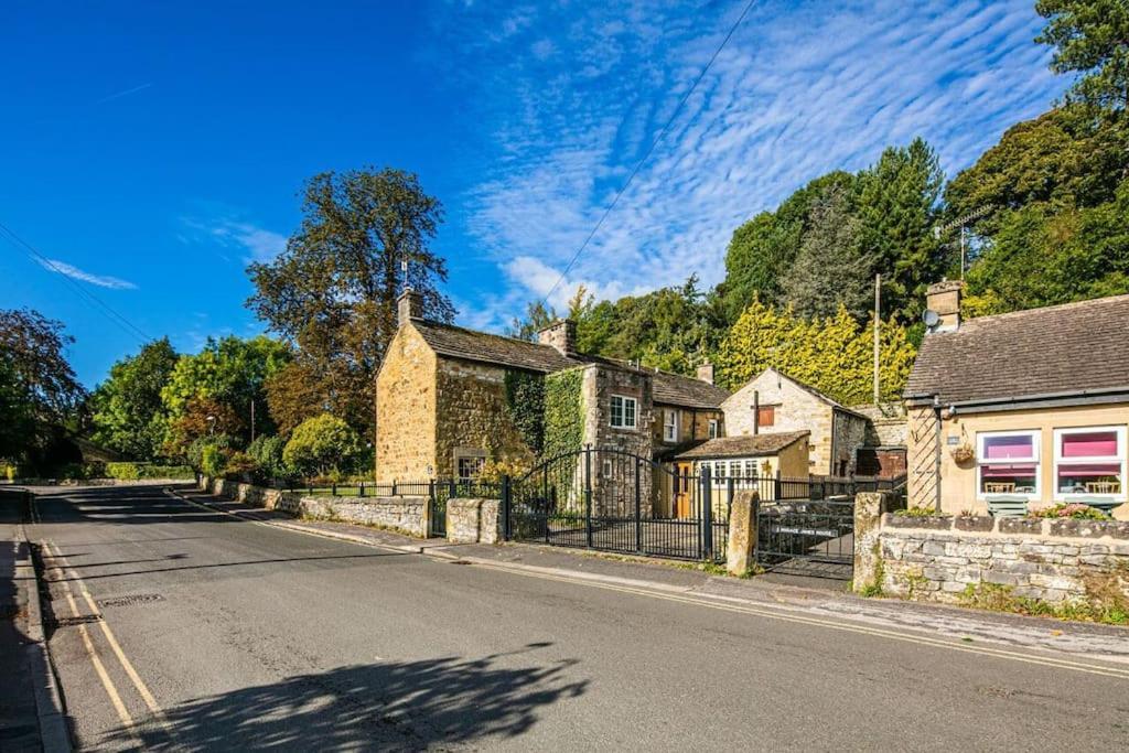 The Artists Loft - A Superb Cottage Sensitively Converted From A Grade II Listed 17Th Century Building Bakewell Exterior photo