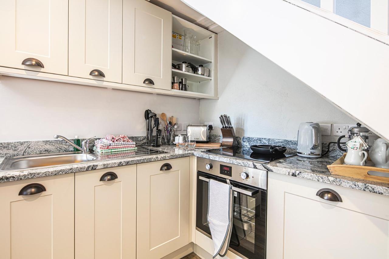 The Artists Loft - A Superb Cottage Sensitively Converted From A Grade II Listed 17Th Century Building Bakewell Exterior photo