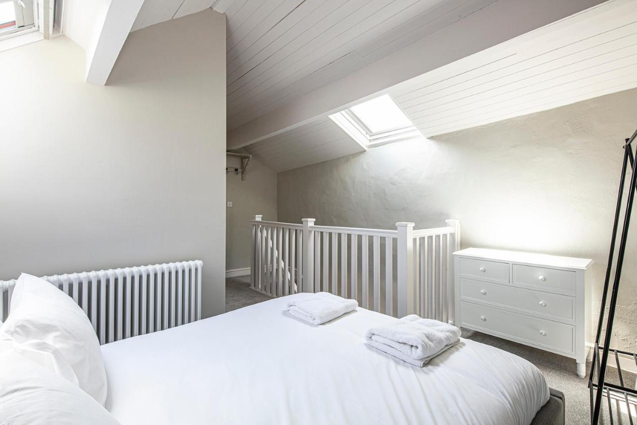 The Artists Loft - A Superb Cottage Sensitively Converted From A Grade II Listed 17Th Century Building Bakewell Exterior photo