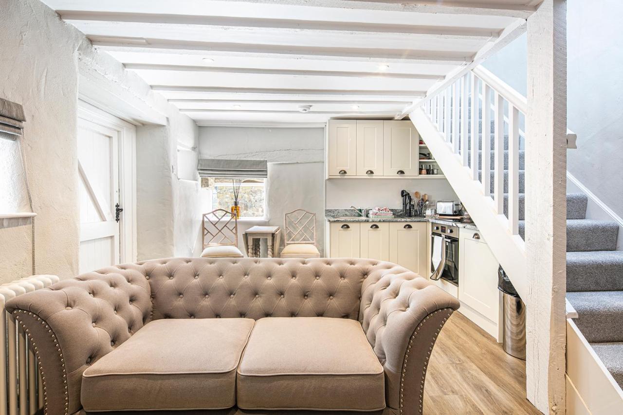 The Artists Loft - A Superb Cottage Sensitively Converted From A Grade II Listed 17Th Century Building Bakewell Exterior photo